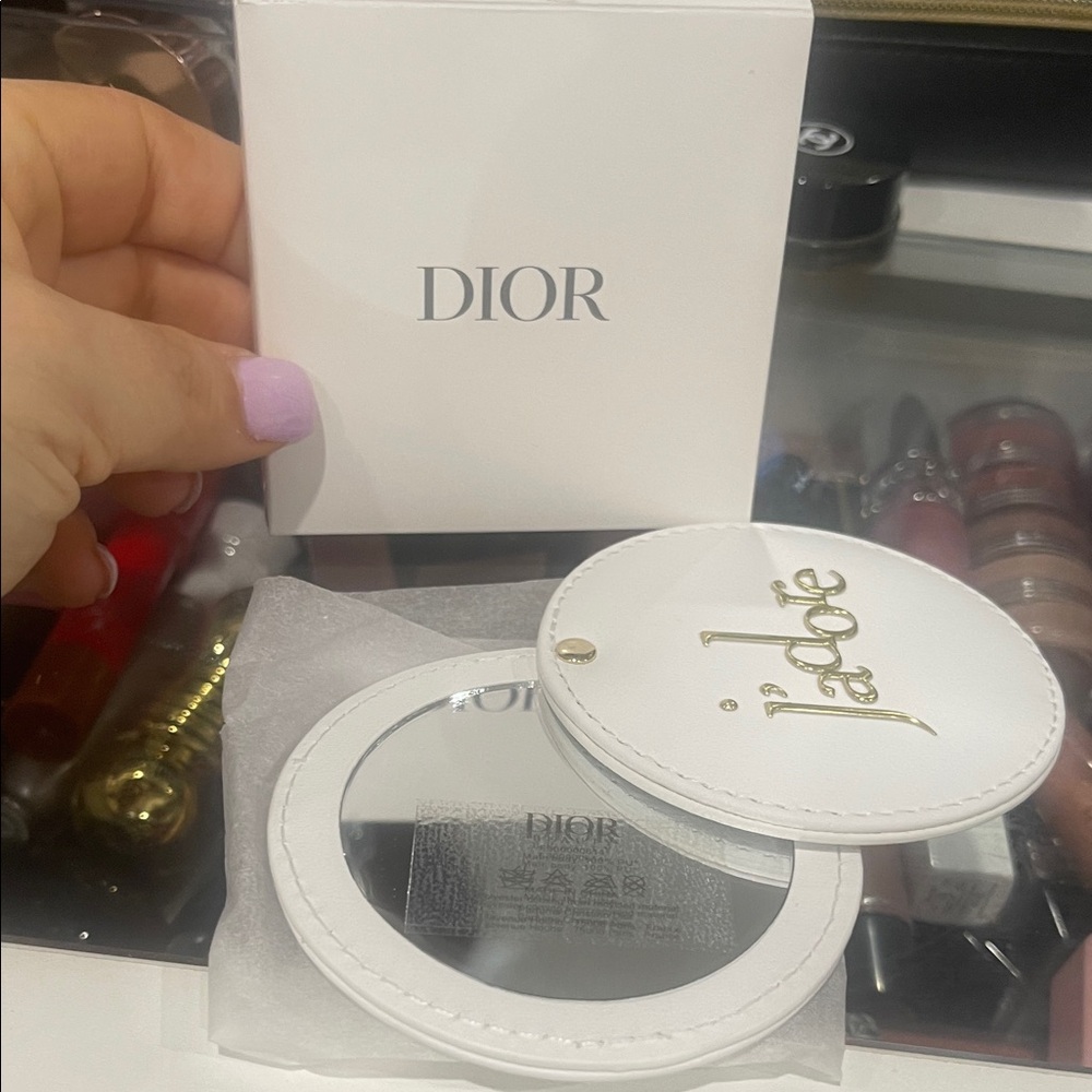 Dior mirror new in box ⭐️⭐️⭐️⭐️⭐️ - Picture 2 of 4